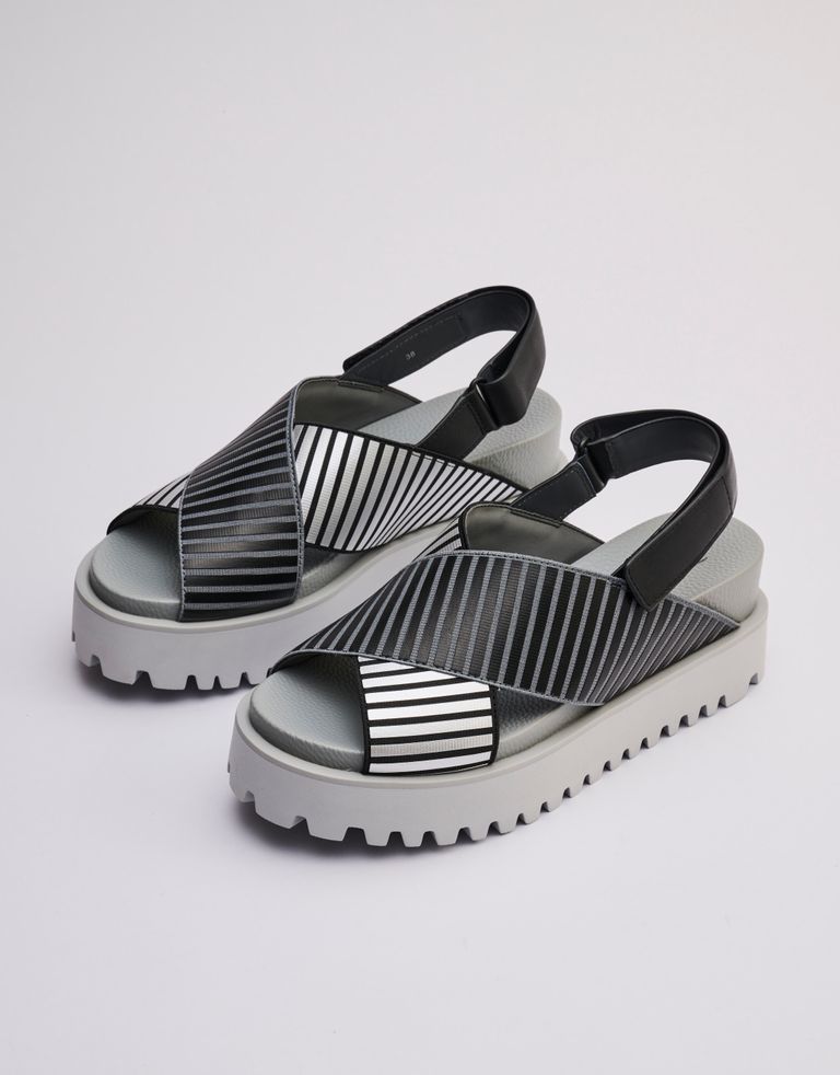 נעלי נשים - United Nude - סנדלי X פלטפורמה RICO - אפור   שחור2