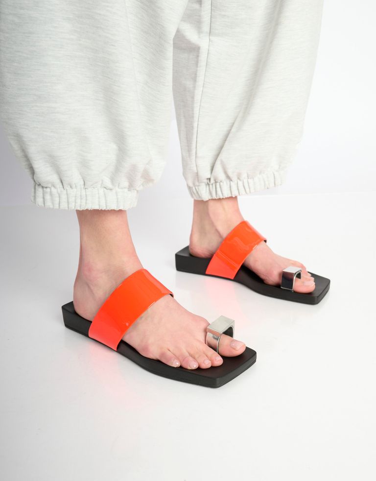 נעלי נשים - United Nude - כפכפי אצבע LOOP TOE LO - שחור אדום4