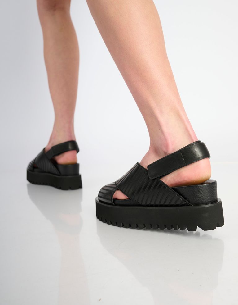 נעלי נשים - United Nude - סנדלי X פלטפורמה RICO - שחור4