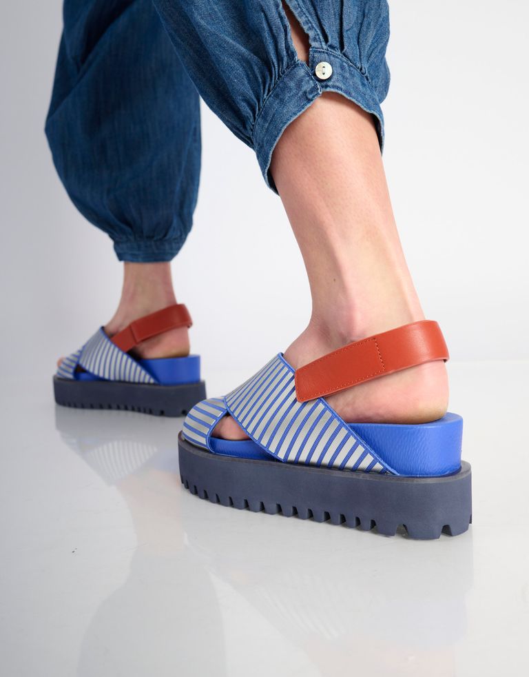 נעלי נשים - United Nude - סנדלי X פלטפורמה RICO - סגול   אדום4