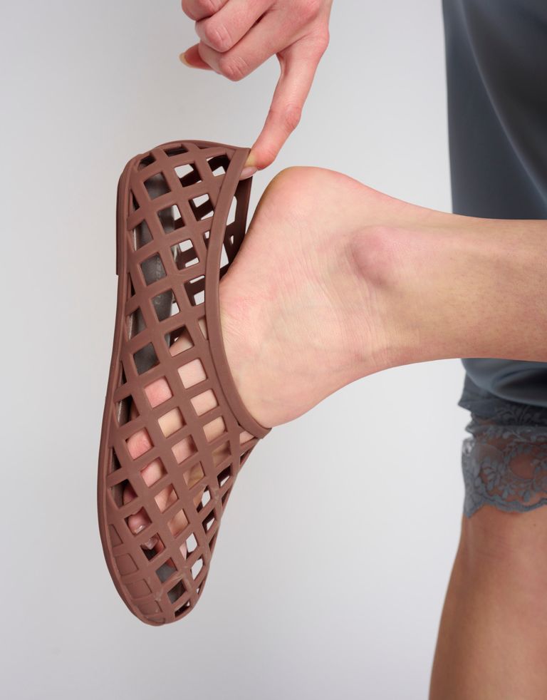 נעלי נשים - Jeffrey Campbell - נעלי גומי JELLZ - חום2