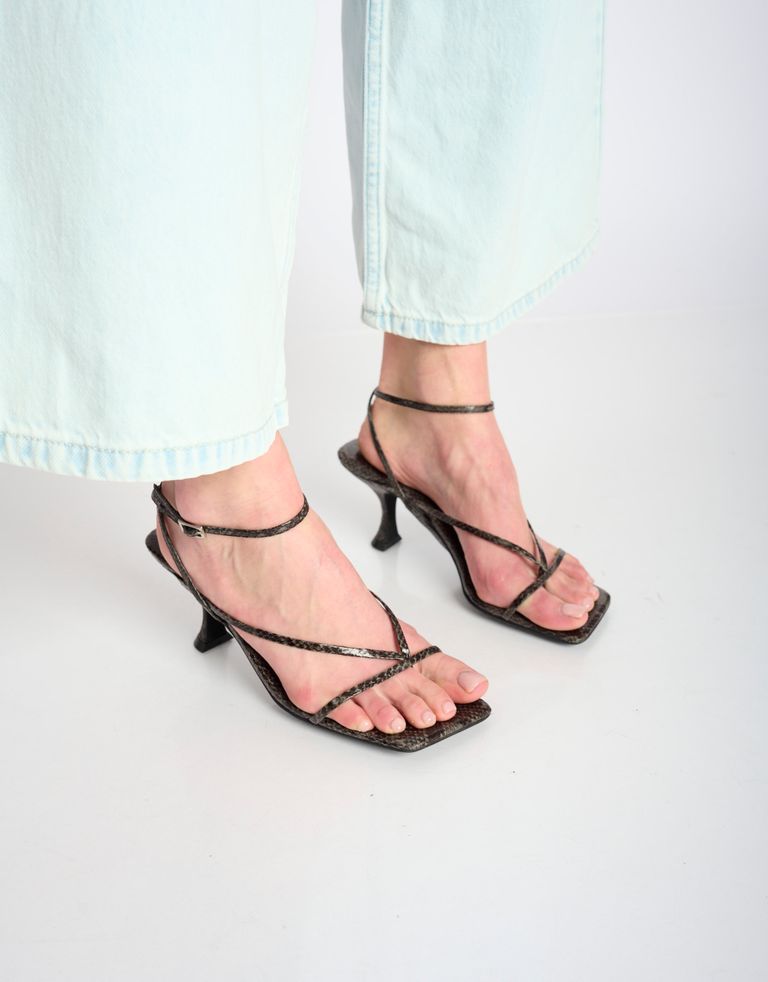 נעלי נשים - Jeffrey Campbell - סנדלי עקב FLUXX SNAKE - אפור נחש2