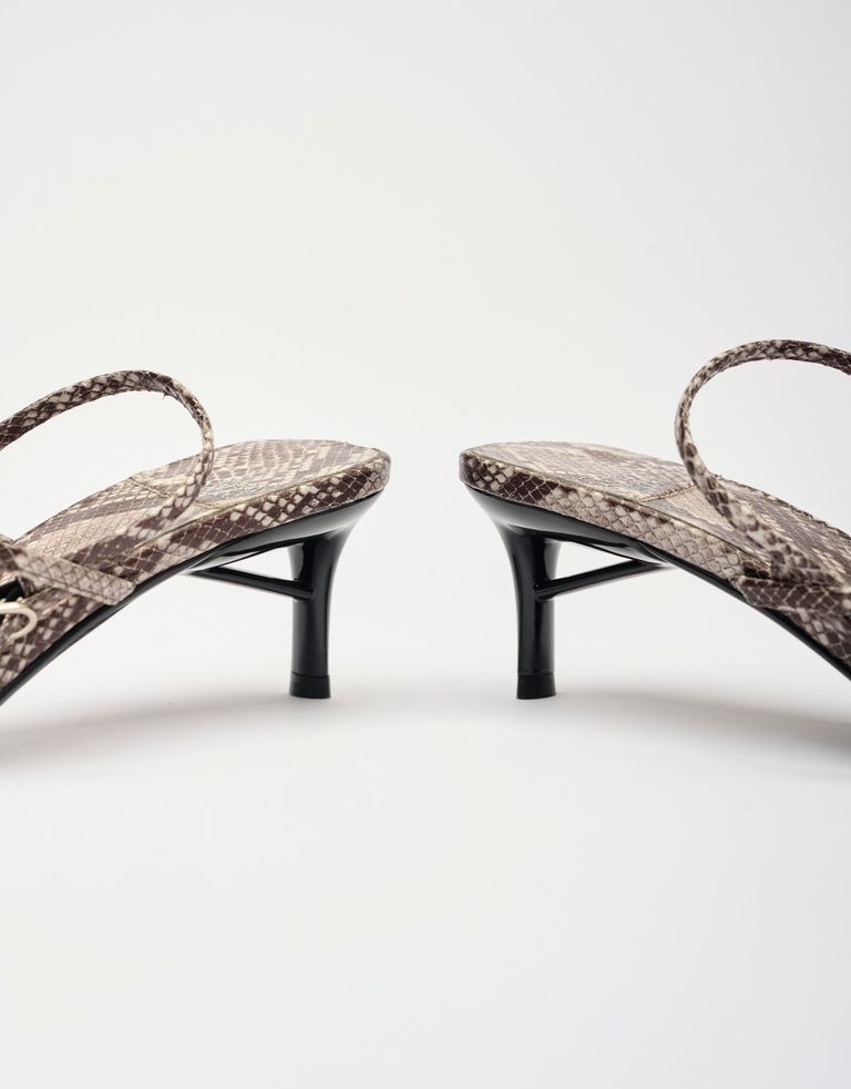 נעלי נשים - Jeffrey Campbell - סנדלי עקב HALCYON - אפור נחש2