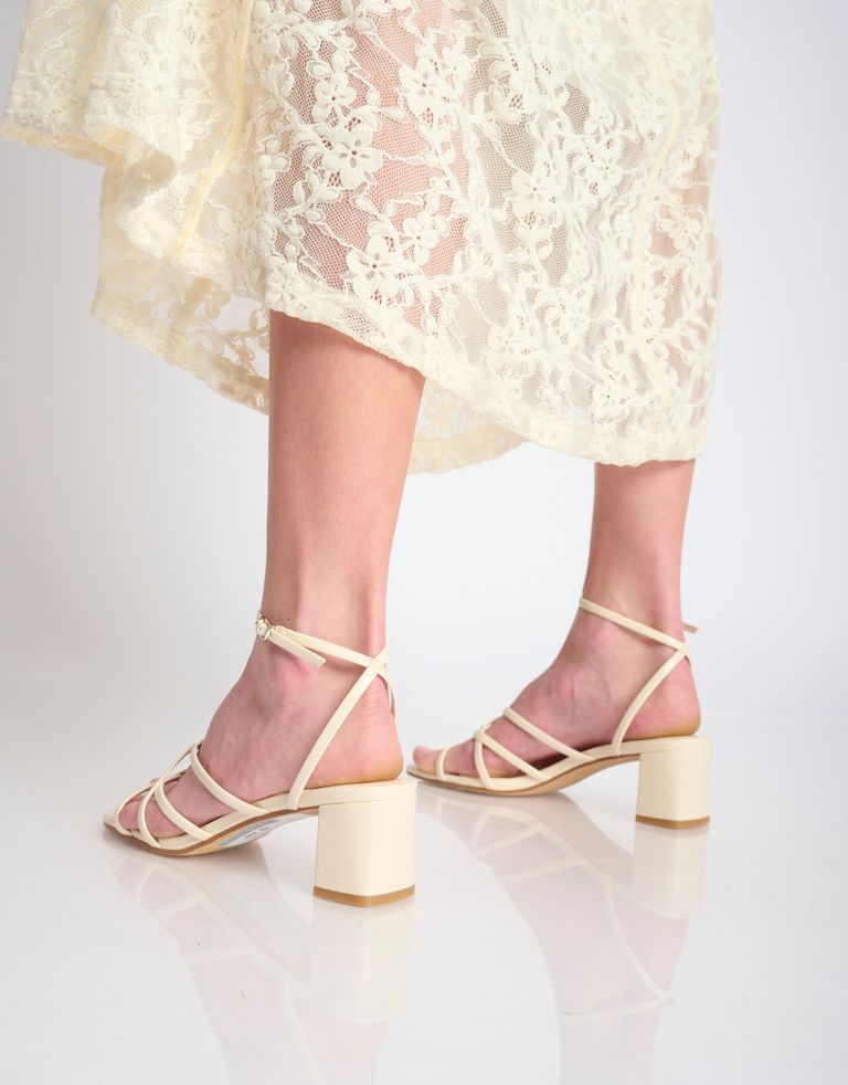 נעלי נשים - Jeffrey Campbell - סנדלי עקב ISABELA - אופוויט4