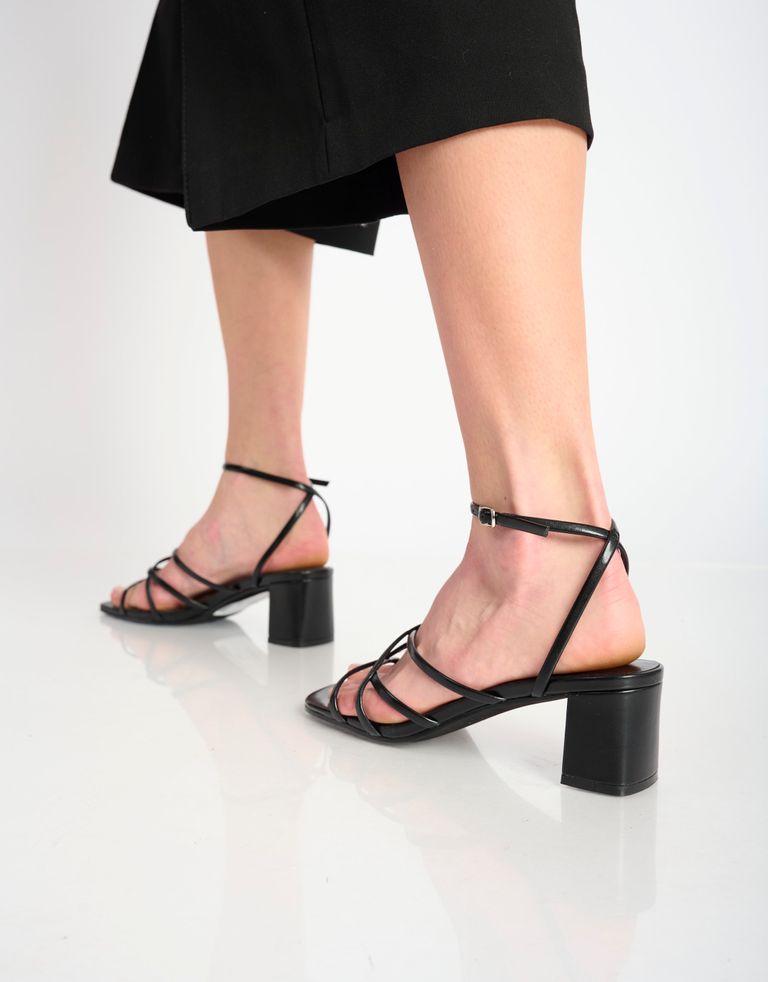 נעלי נשים - Jeffrey Campbell - סנדלי עקב ISABELA - שחור4