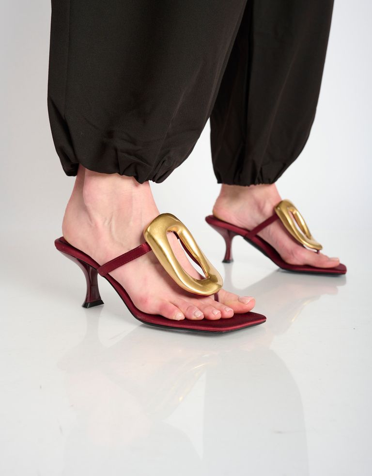 נעלי נשים - Jeffrey Campbell - כפכפי עקב סאטן LINQ UP - בורדו2