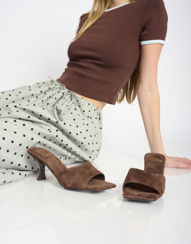 נעלי נשים - Jeffrey Campbell - כפכפי זמש עם עקב MR  BIG - חום כהה