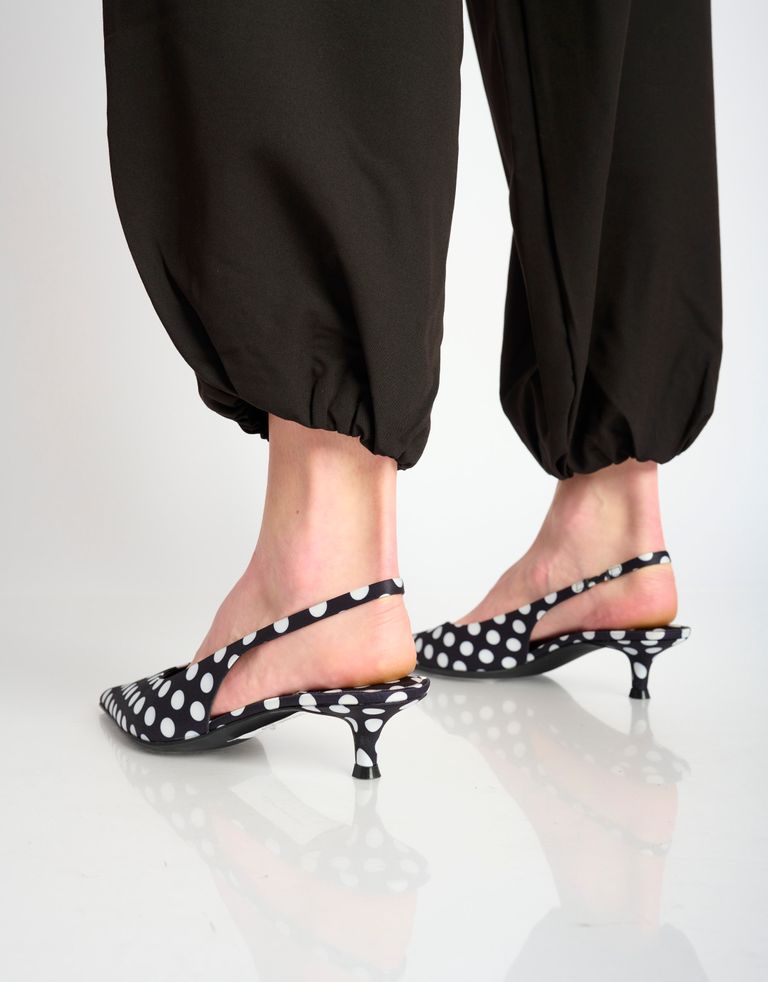 נעלי נשים - Jeffrey Campbell - נעלי סירה עם PERSONA נקוד - שחור לבן2