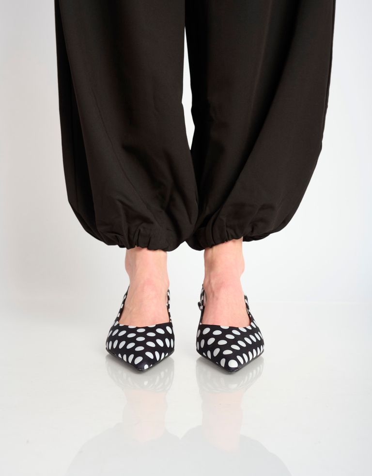 נעלי נשים - Jeffrey Campbell - נעלי סירה עם PERSONA נקוד - שחור לבן3