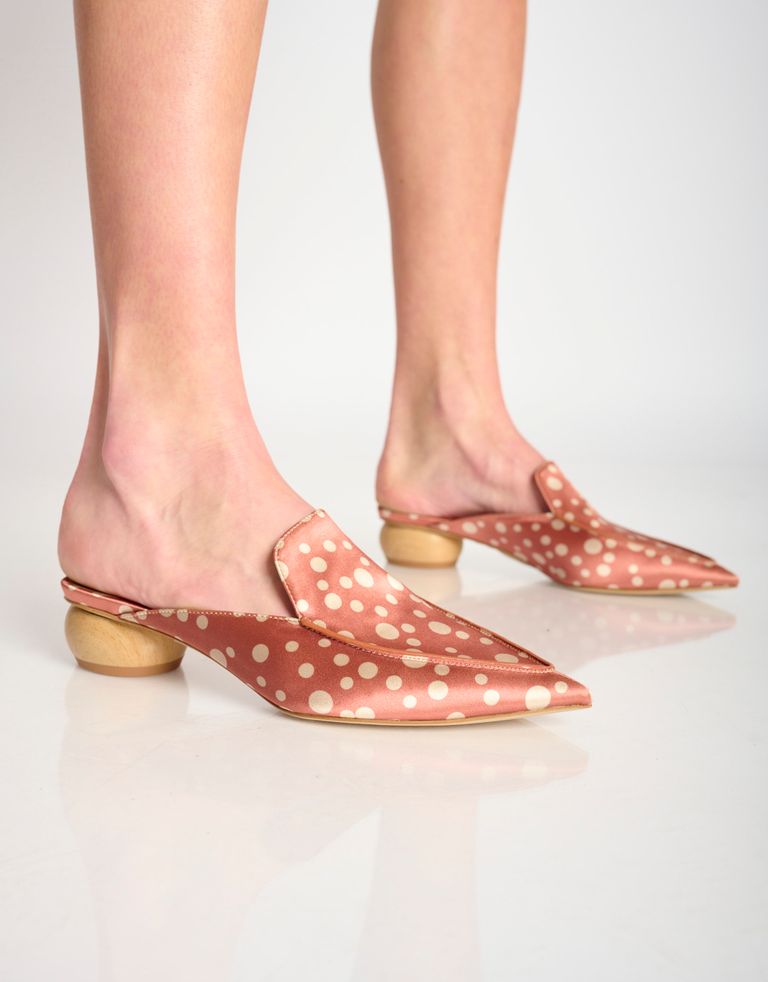 נעלי נשים - Jeffrey Campbell - כפכפי בד VIONIT  נקודות - חום3