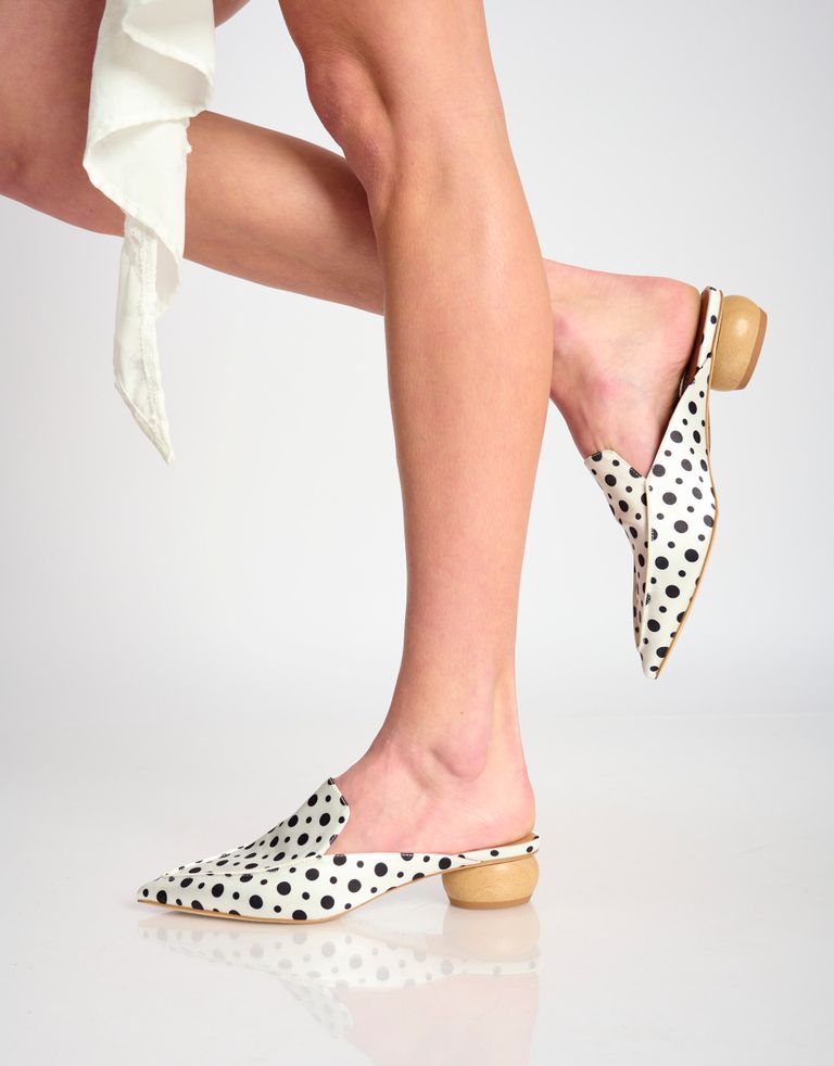 נעלי נשים - Jeffrey Campbell - כפכפי בד VIONIT  נקודות - לבן4