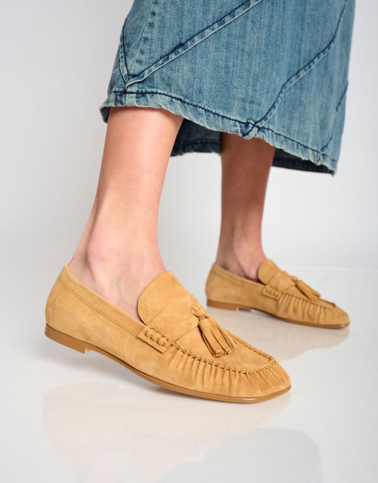 נעלי נשים - Jeffrey Campbell - מוקסינים מזמש WINDWARD - קאמל4