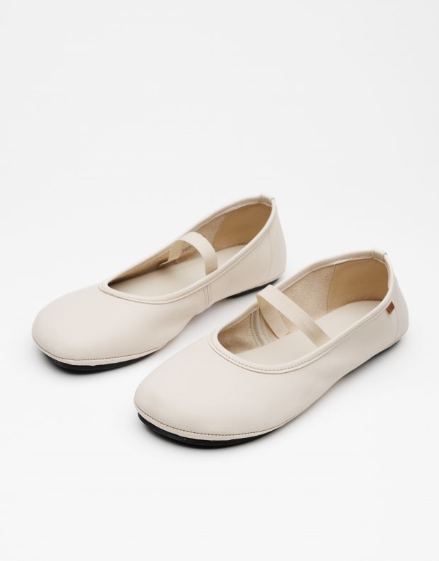 נעלי נשים - El Naturalista - נעלי בובה שטוחות ESSENCE - אופוויט