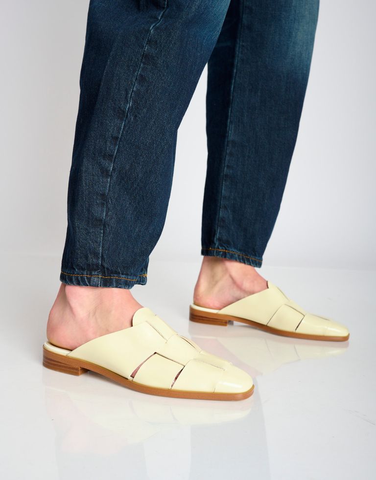 נעלי נשים - Jeffrey Campbell - כפכפי מיולז מעור  EASTIN - אופוויט1