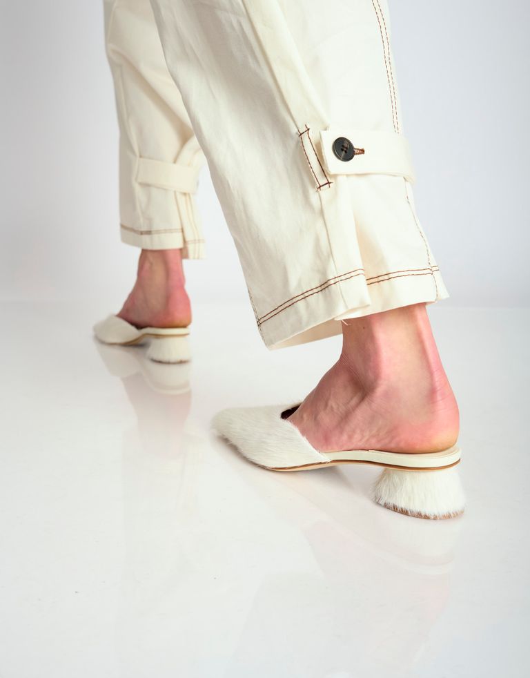 נעלי נשים - Jeffrey Campbell - כפכפי פרווה MOLLY - לבן4