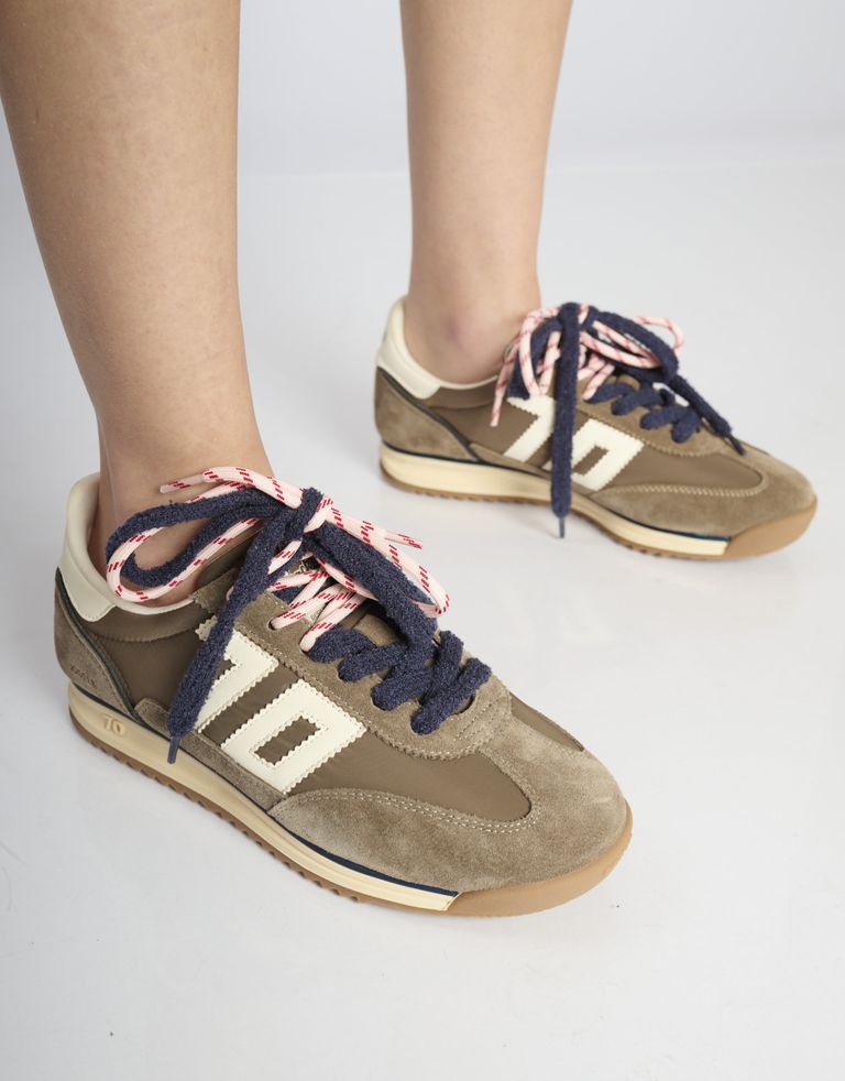 נעלי נשים - BACK 70 - סניקרס ניילון וזמש JOGGER - אפור חום4