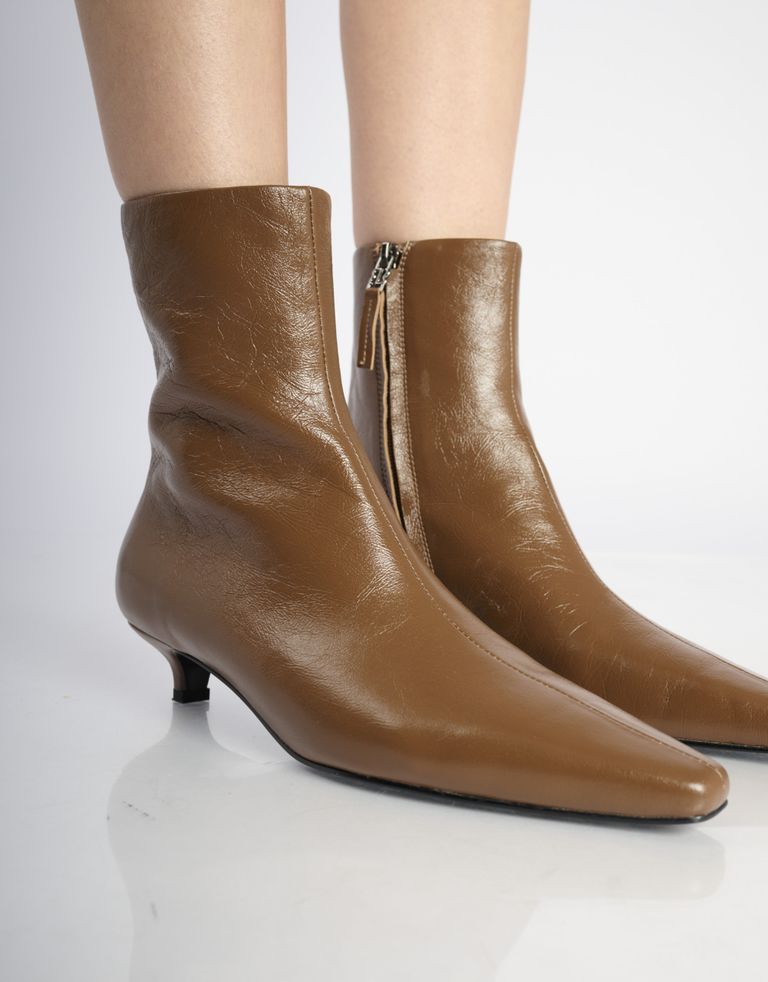 נעלי נשים - Bibi lou - מגפוני עור מבריקות AZRA - קאמל3